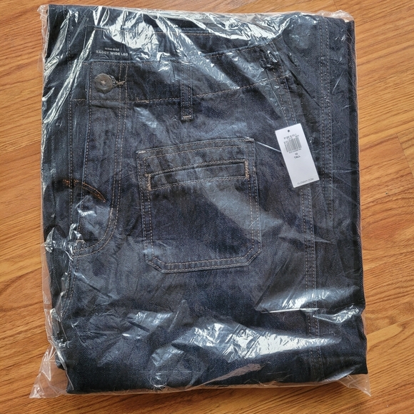 **NWT**High-Rise Wide-Leg Jean - Picture 3 of 7